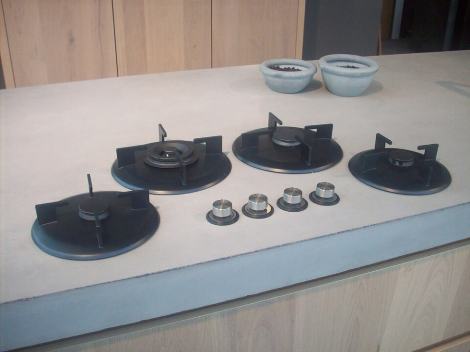 I-cooking of Pitt cooking in betonnen werkblad verwerkt.preview