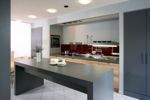 BAX moderne keuken en antraciet kookeiland