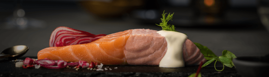 Zalmfilet Opgemaakt Met Basilicum En Rode Ui